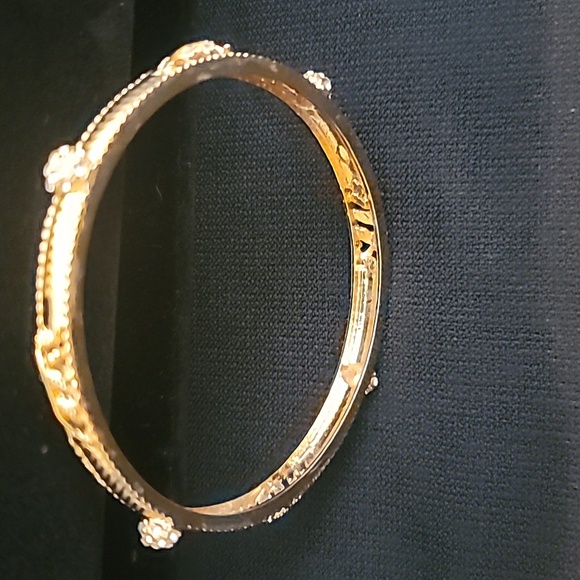 Gold bangle - Picture 5 of 9